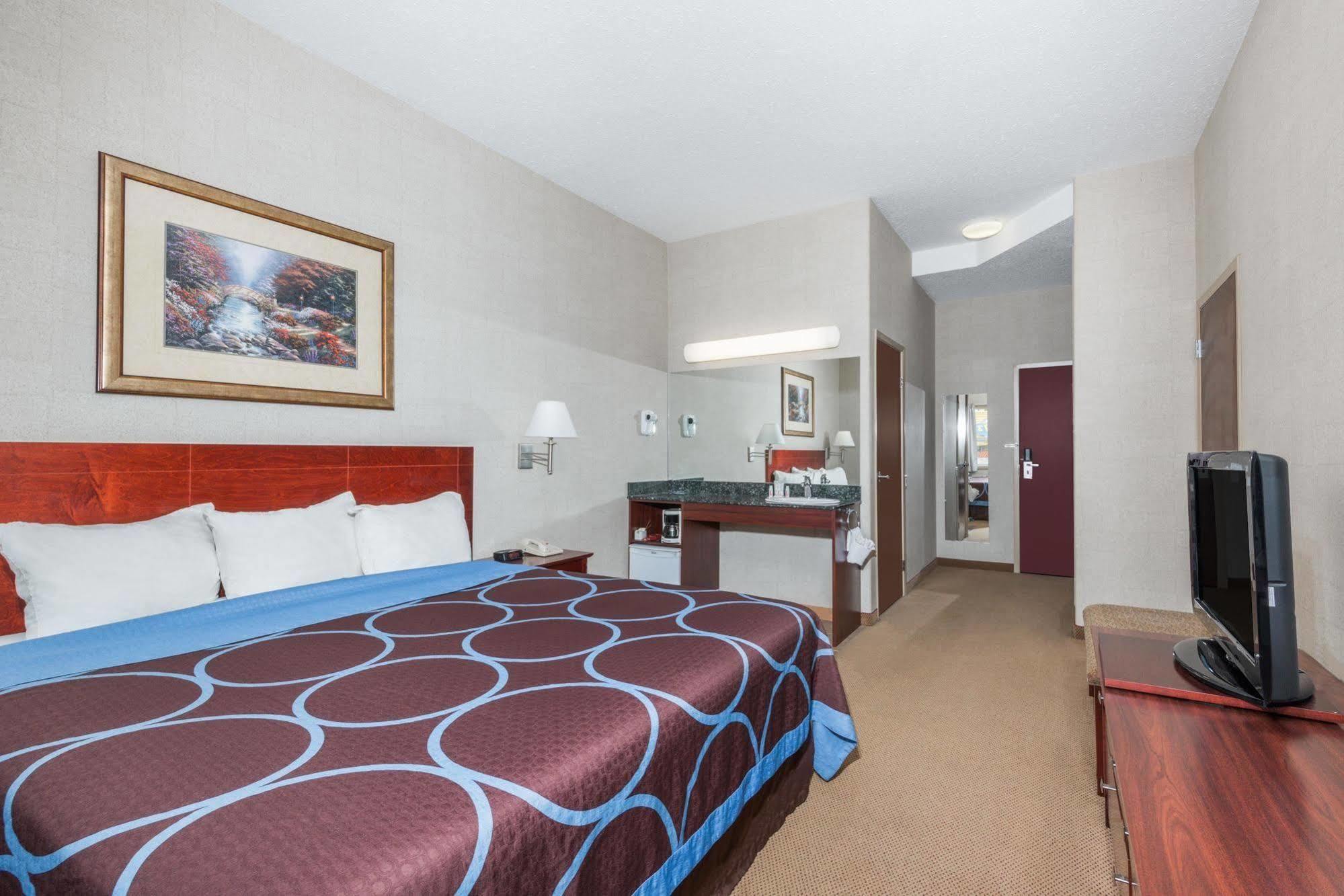 Super 8 By Wyndham Red Deer City Centre Exterior foto